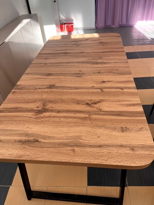 Стол обеденный для дома или офиса