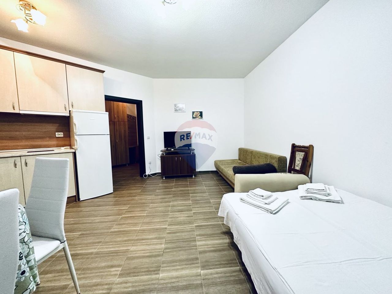 Продава се Едностаен апартамент в Балчик - 46 кв.м за 1196 €/кв.м - Снимка #2