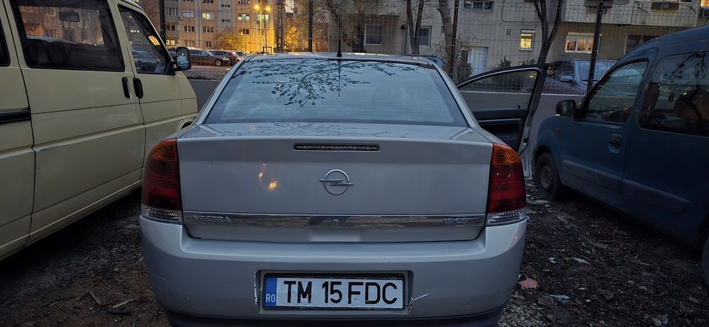 Vând Opel Vectra c 1.  9 tdci.  2006