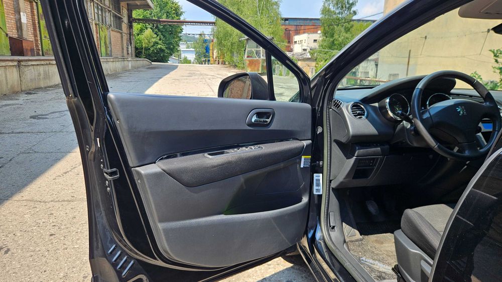 Peugeot 5008 1.6 Benzină Euro 5 • 2011 • Revizii la zi •