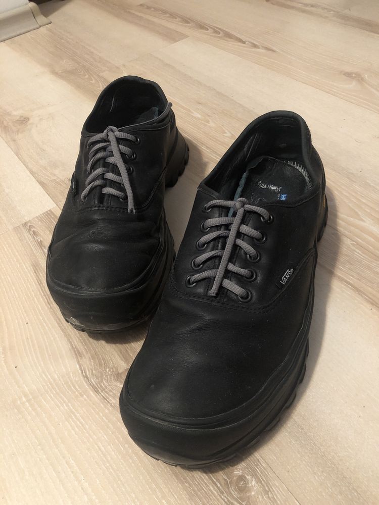 Обувки Vans №44, Clarks №47, Barbour №45, Converse,  и др