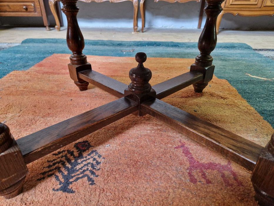 Кръгла холна маса от солиден дъбов масив