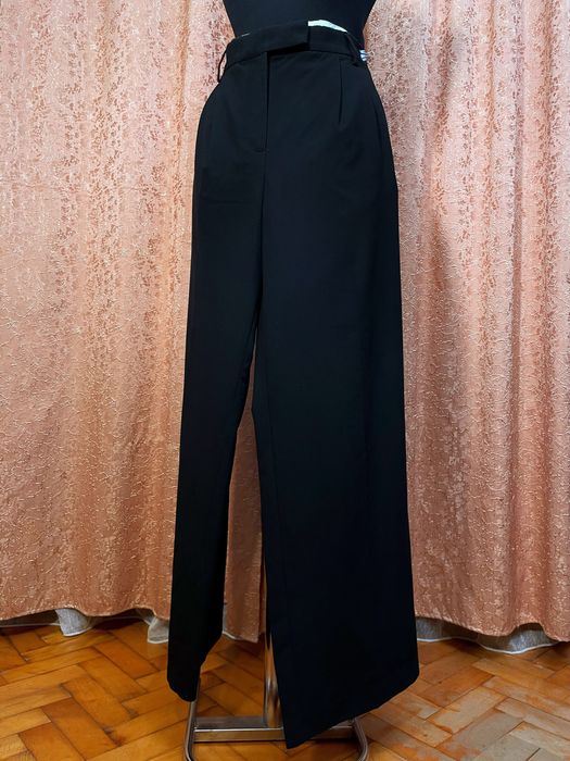 Pantaloni eleganți evazați