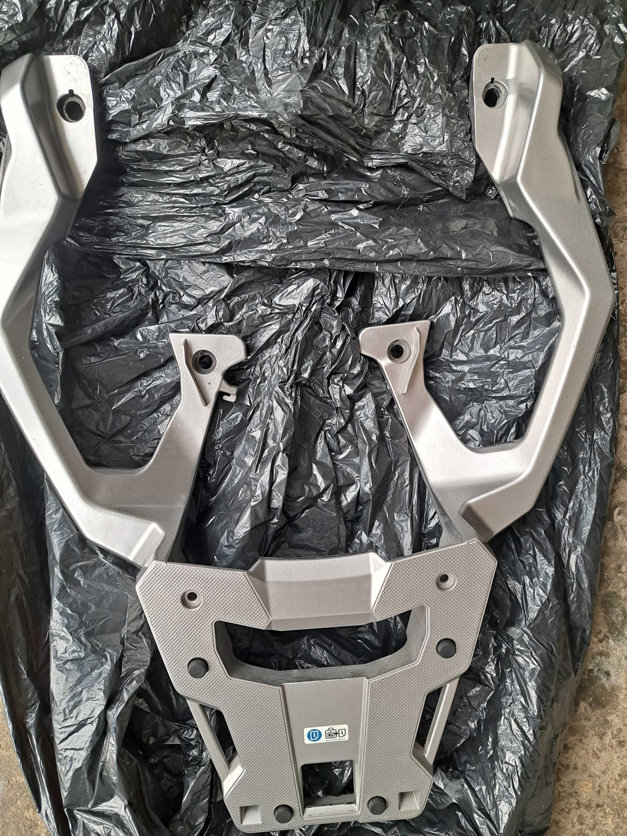 Стойка за куфар Honda X-ADV 750