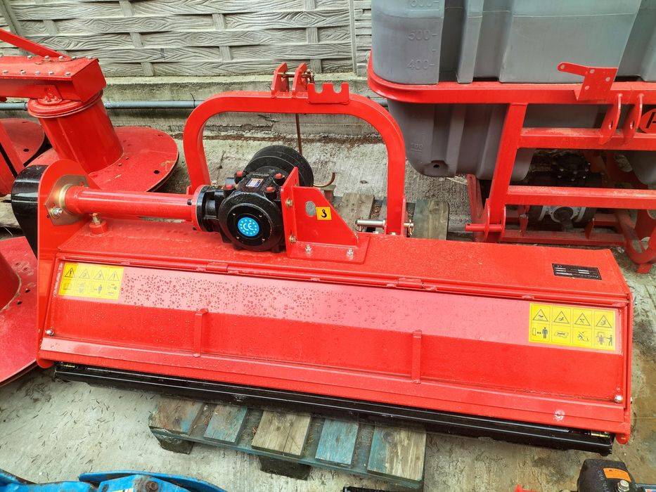 Tocătoare resturi vegetale tractor.