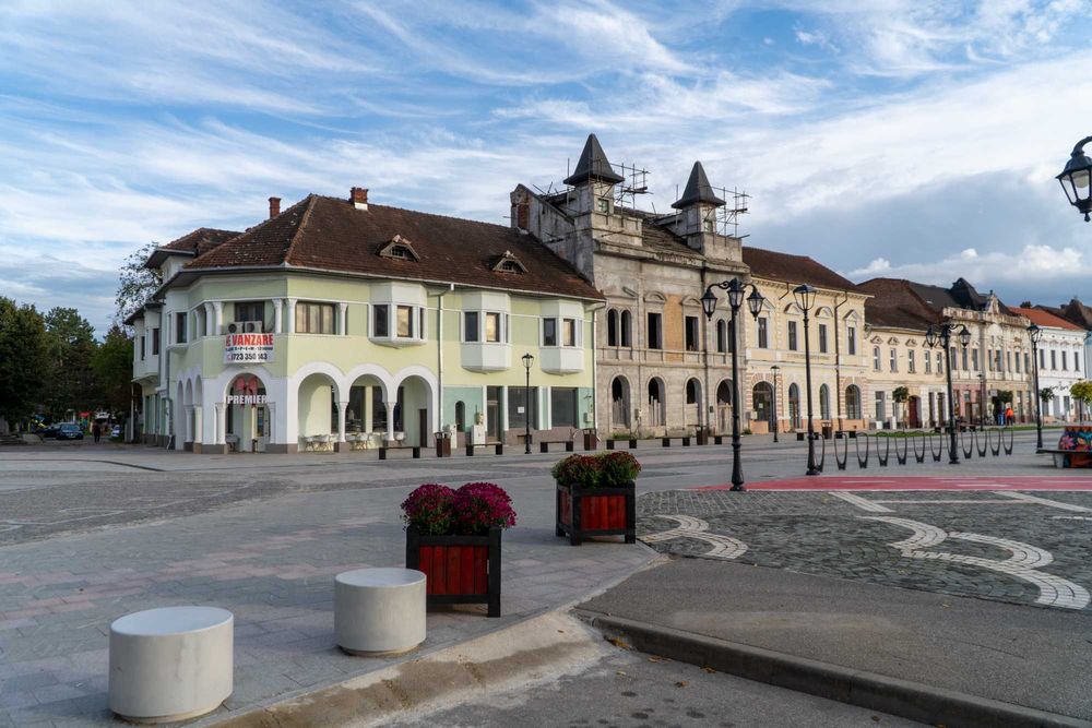 Clădire istorică Hunedoara, S+P+E+M, 1200 mp