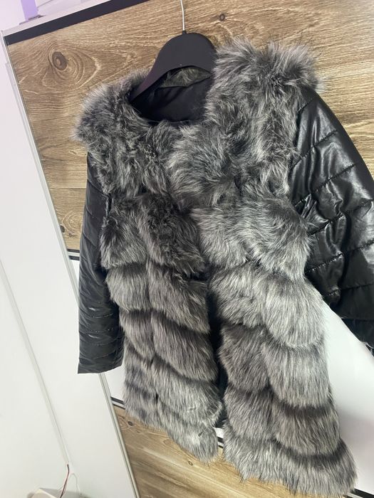 Haina blana  , corespunde marimii s/m