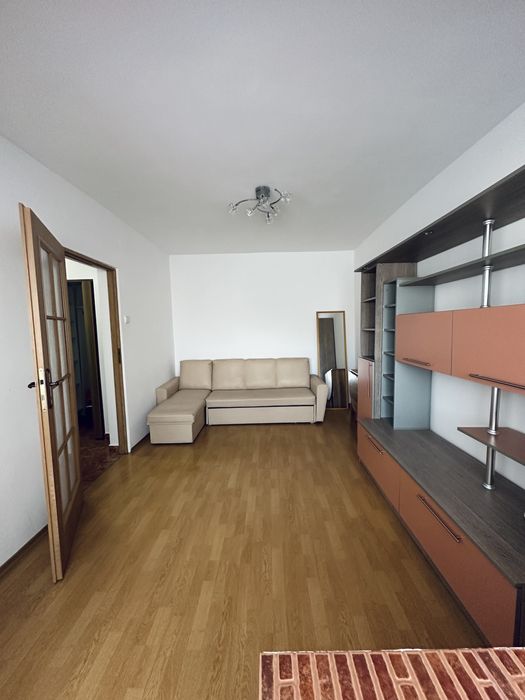 Inchiriez apartament