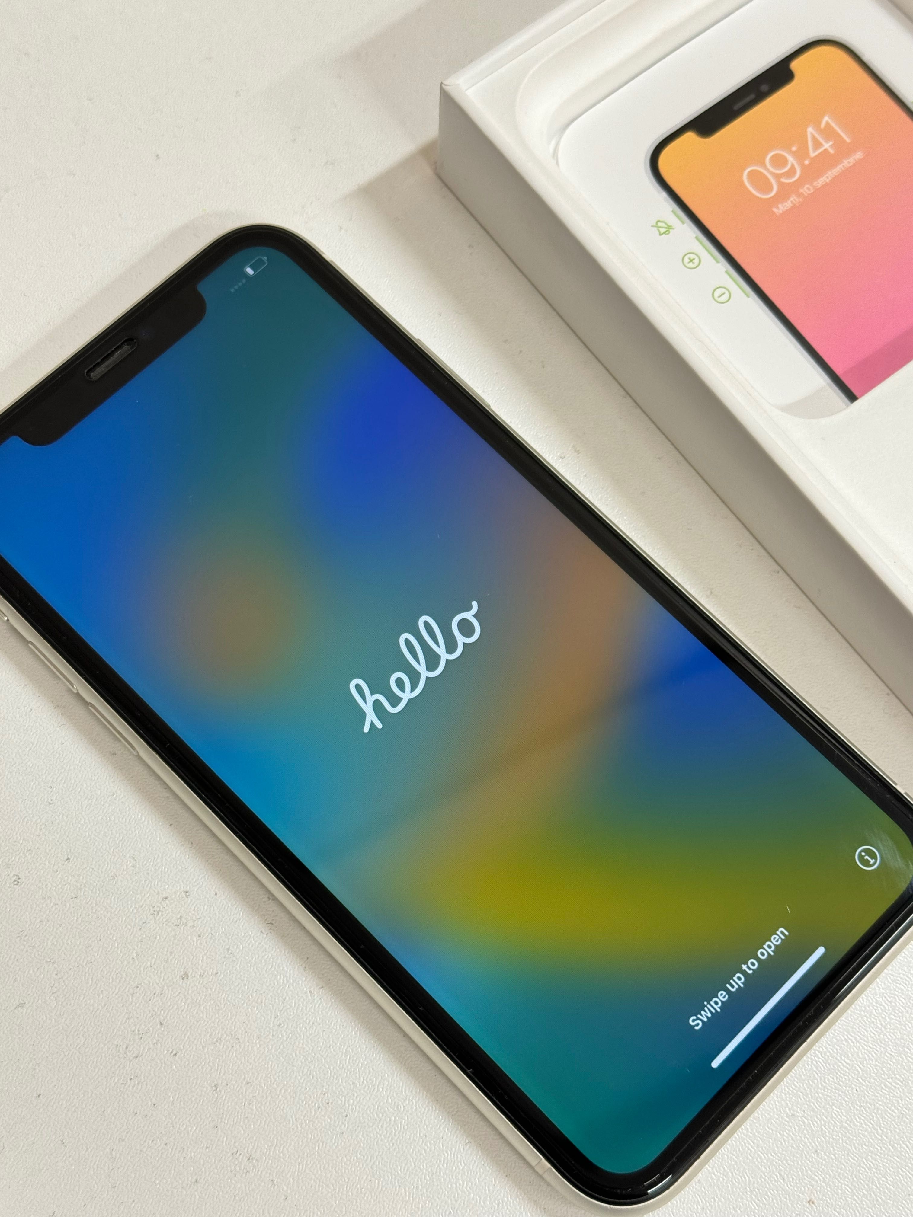 iPhone 11 128ГБ Белого цвета