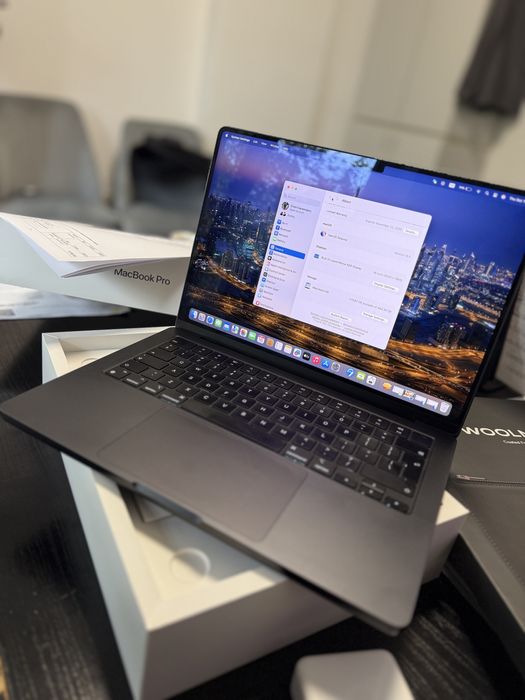 MacBook Pro 14” M4 16gb Ram 512gb SSD factura garantie impecabil Husa