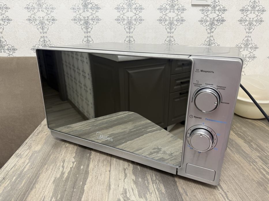 Микроволновка Midea