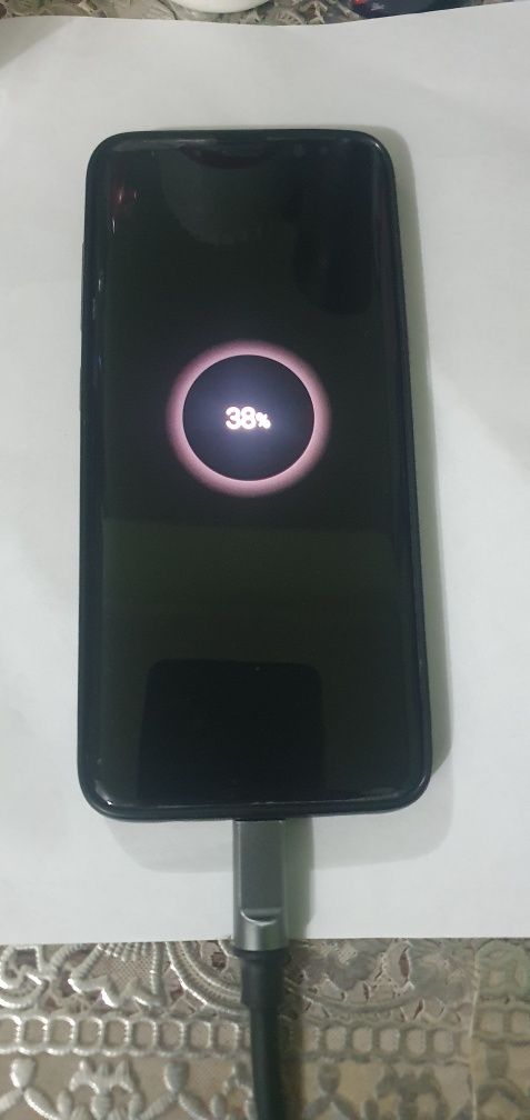 Samsung galaxy s8 продадаётся в хорошем состояние.