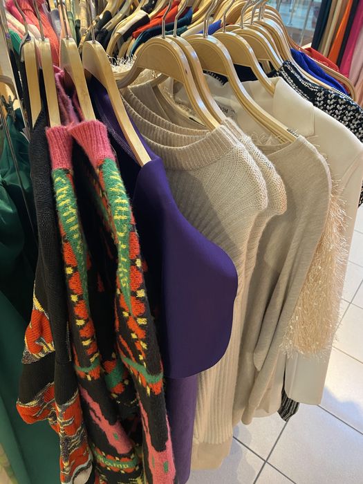 Lot/stoc de haine noi en-gros