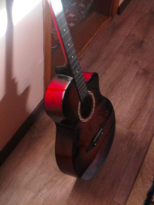 Продаю гитару в отличном состоянии
