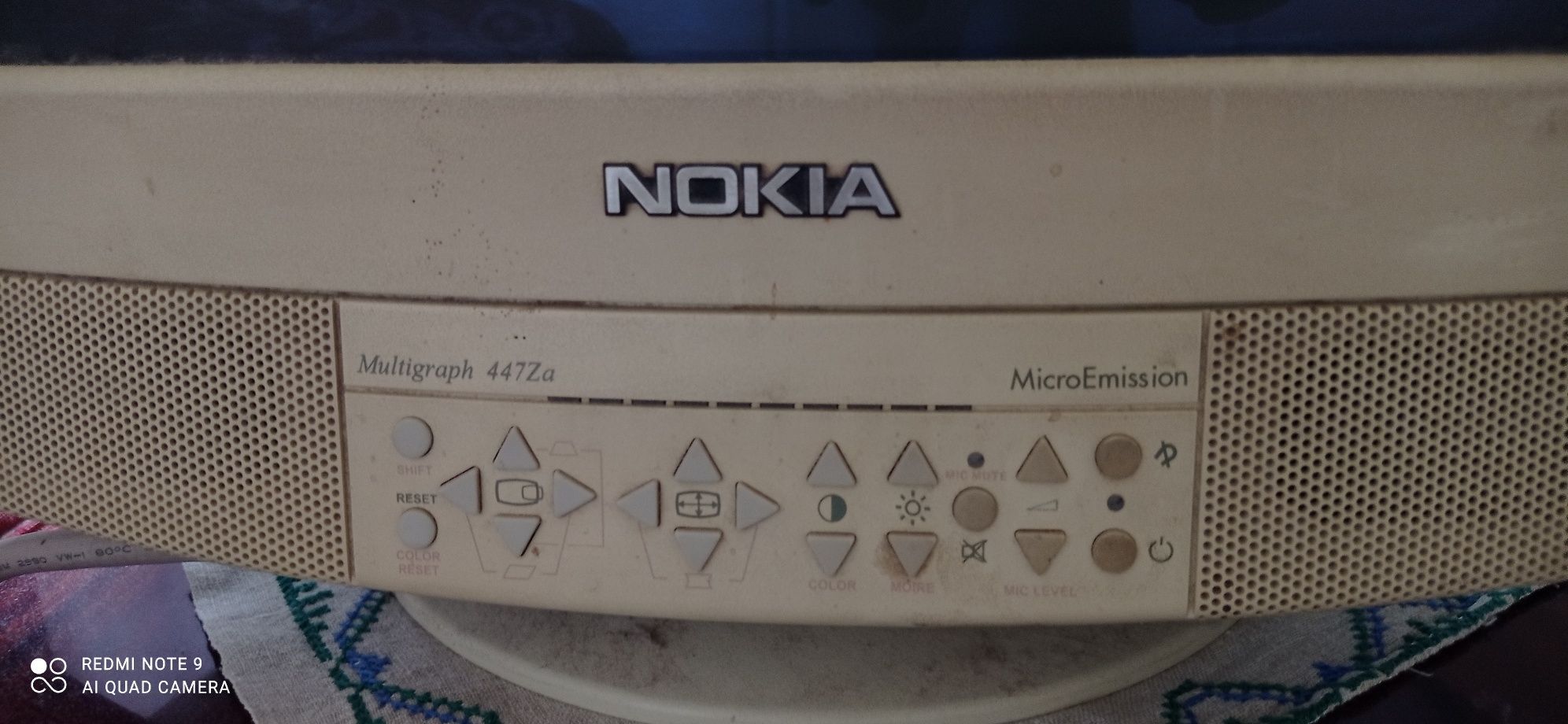 Vând monitor CRT Nokia 447Za