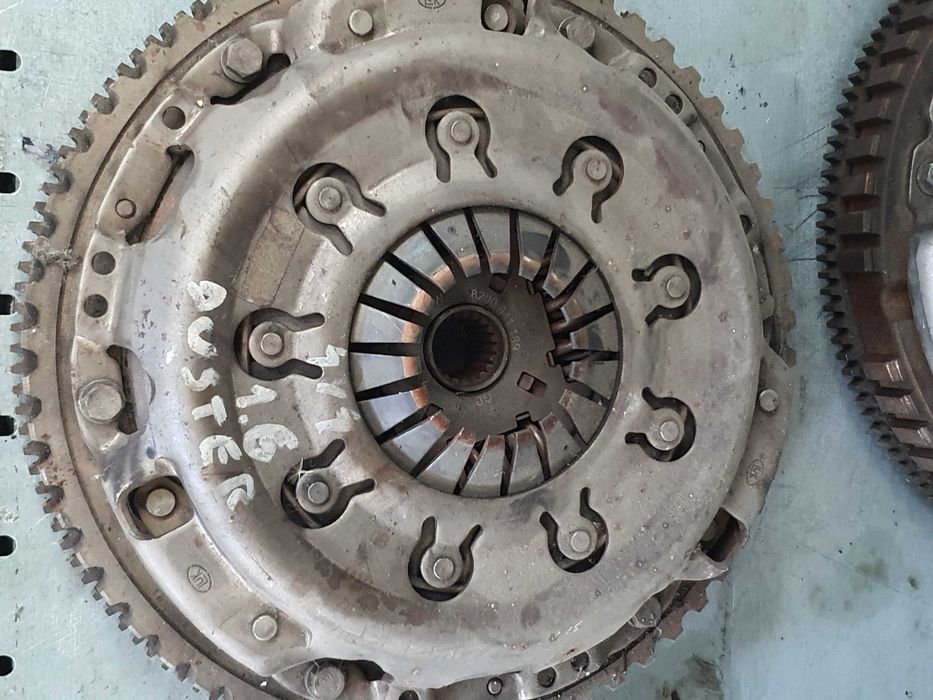 Kit ambreiaj cu volanta Dacia Duster 16 i 2015