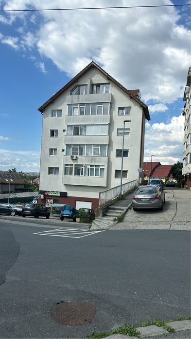 Persoana fizica inchiriez apartament 2 camere Strand