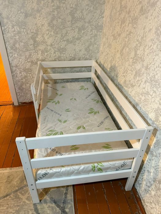 Детский кровать  2 шт