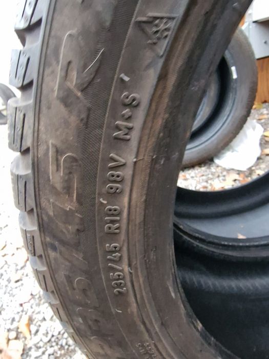 Anvelope 235/45R18 marca Pirelli, M+S, DOT 2021,6 mm