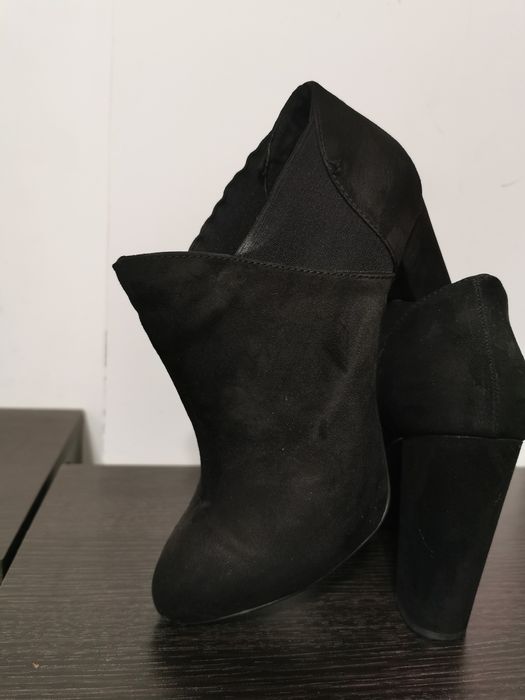 Bershka дамски велурени боти