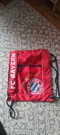 Rucsac Bayern Munchen rosu cumpărat din magazin Bayern