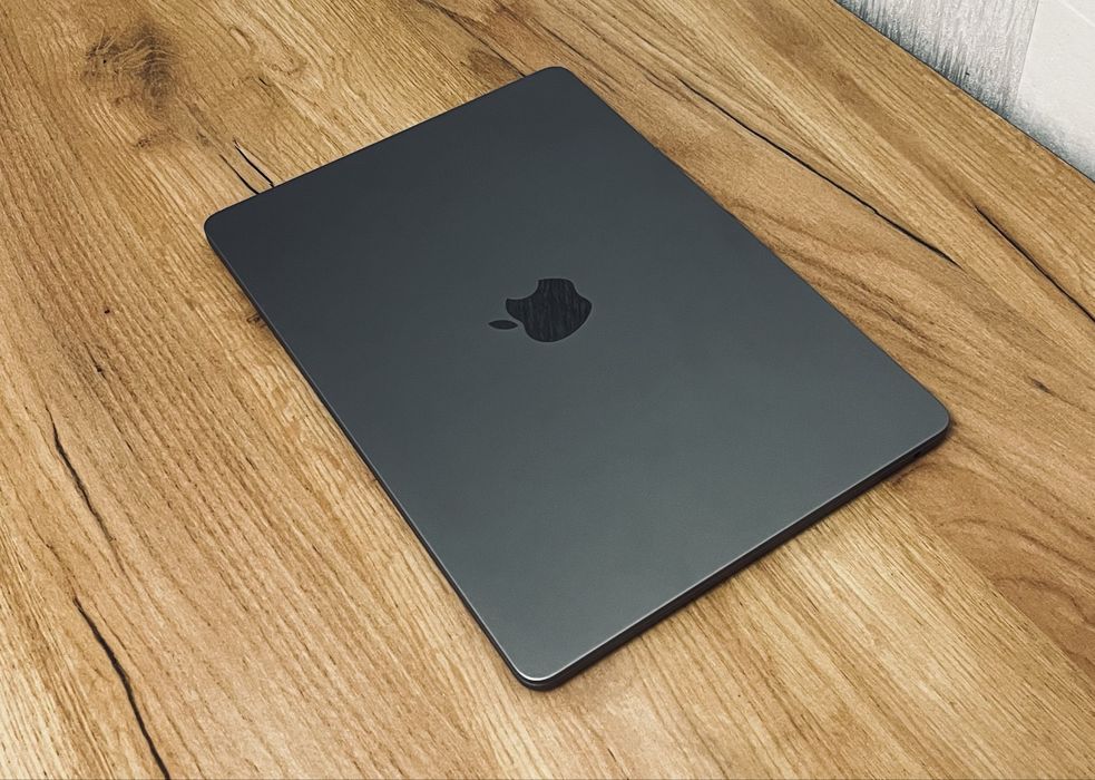 Macbook Air 13 M2 ( как новый )