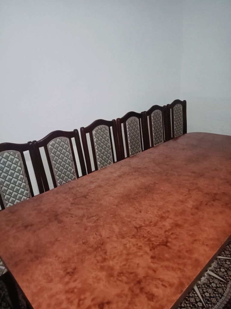 Конак болмесыне арналган стол