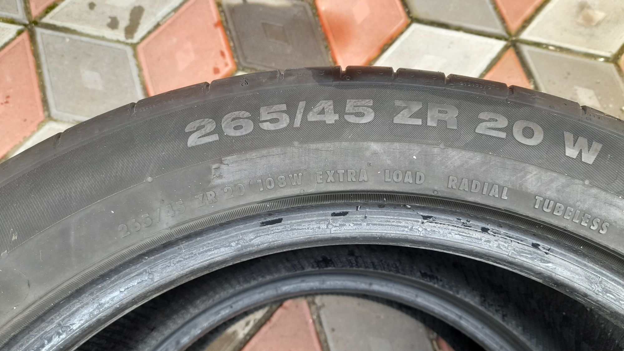 Vand 2 anvelope de vara 265 45 r20 CONTINENTAL foarte bune