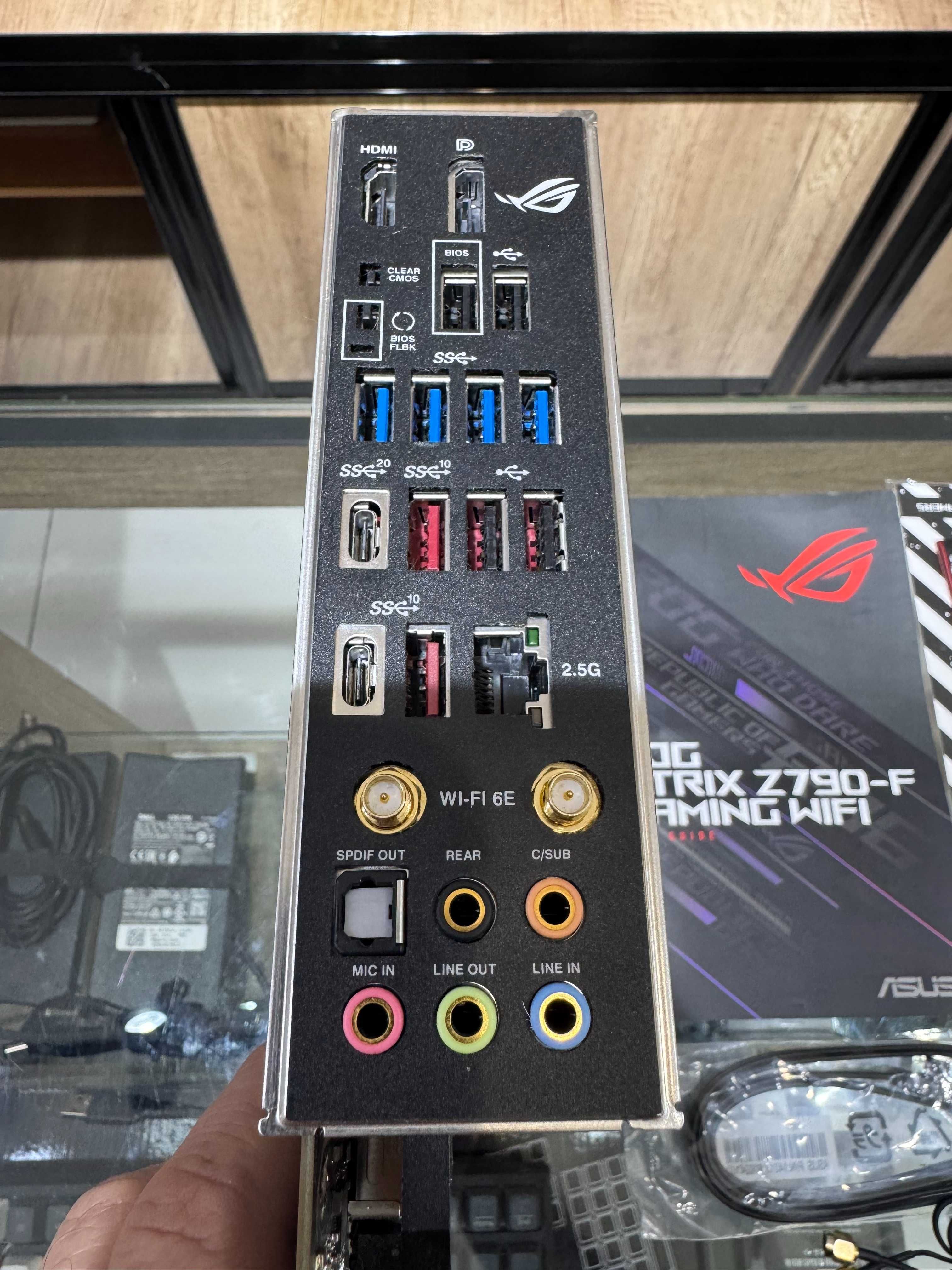 Топовая материнская плата ASUS ROG STRIX Z790-F GAMING WIFI DDR5