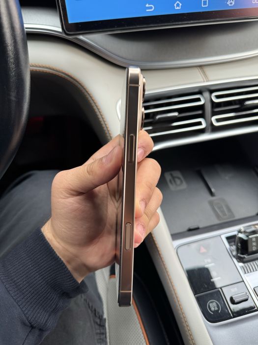 Iphone 16 Pro max Desert