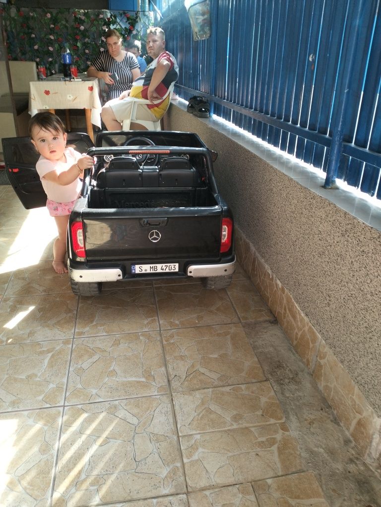 Vând mașină copii Mercedes