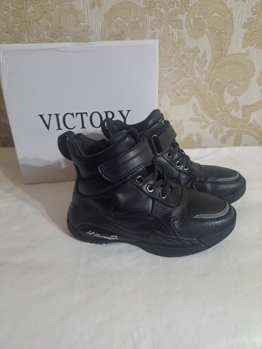 Срочно продам ботинки