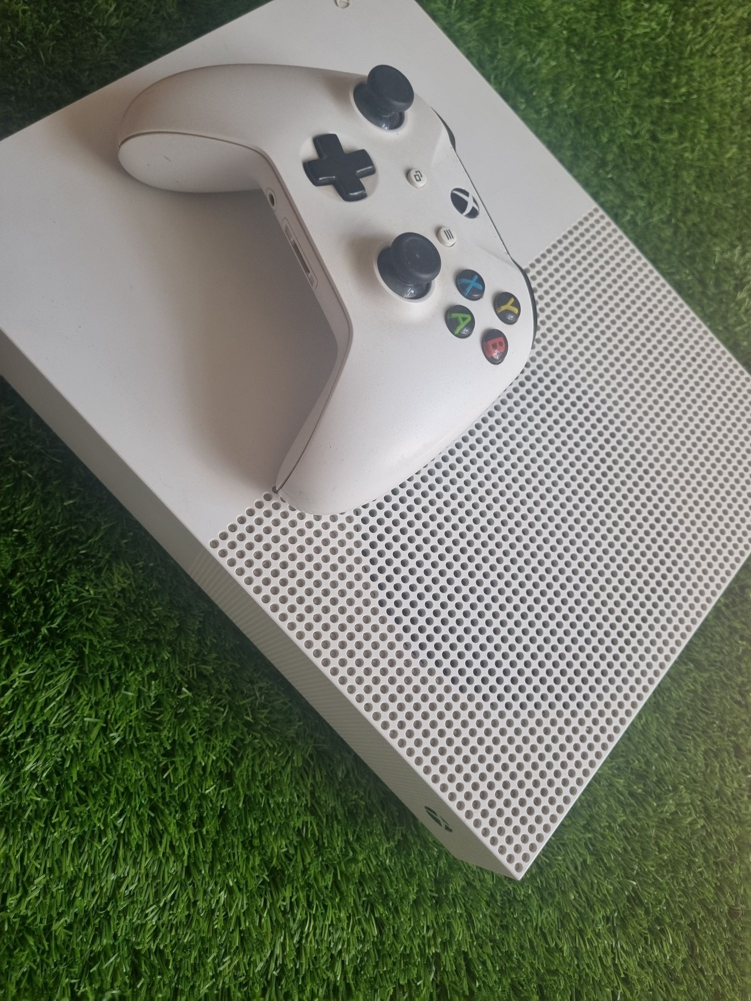 Игровая приставка Xbox one x