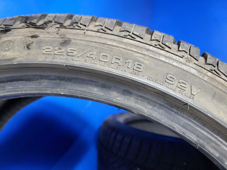 Vand 2 anvelope 225 40 18 m+s Goodyear Ultragrip 8 MO - foarte bune