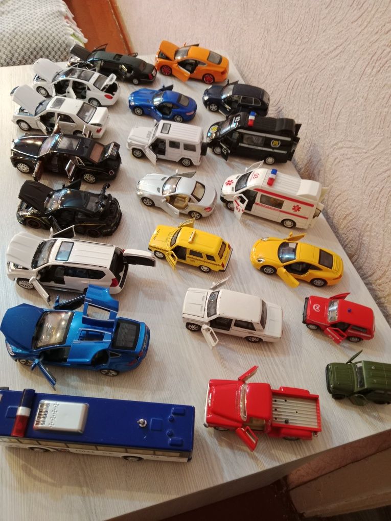 Продам железные машинки для детей разных марок малельки
