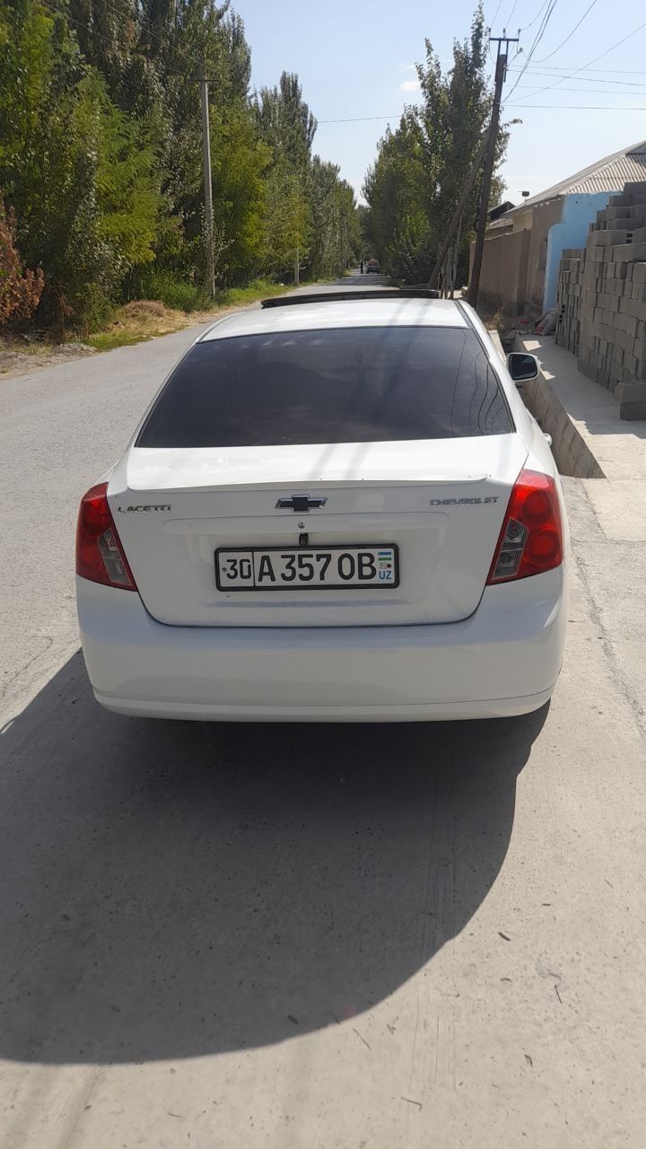 Jentra kraska kapotda kriloda bor