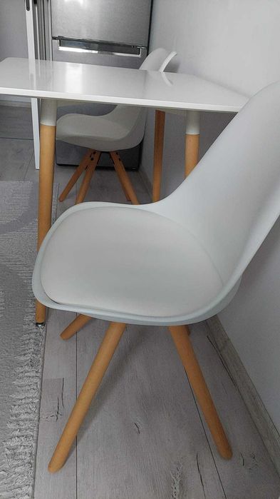 Set masa bucatarie Didier 4+ 2 scaune albe