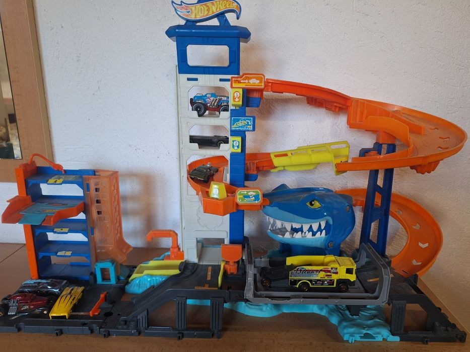 Игрален комплект Hot wheels писта за акули