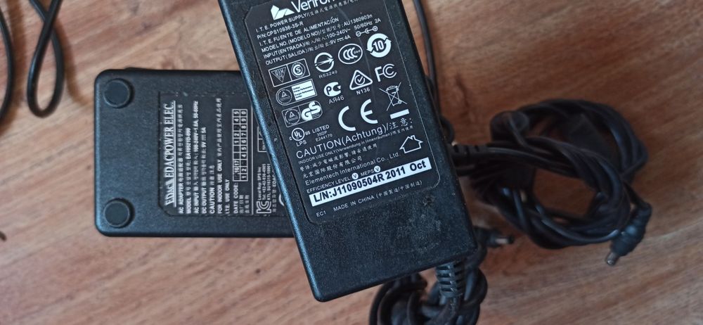 Incarcatoare , alimentatoare , diferite ca voltaj si putere