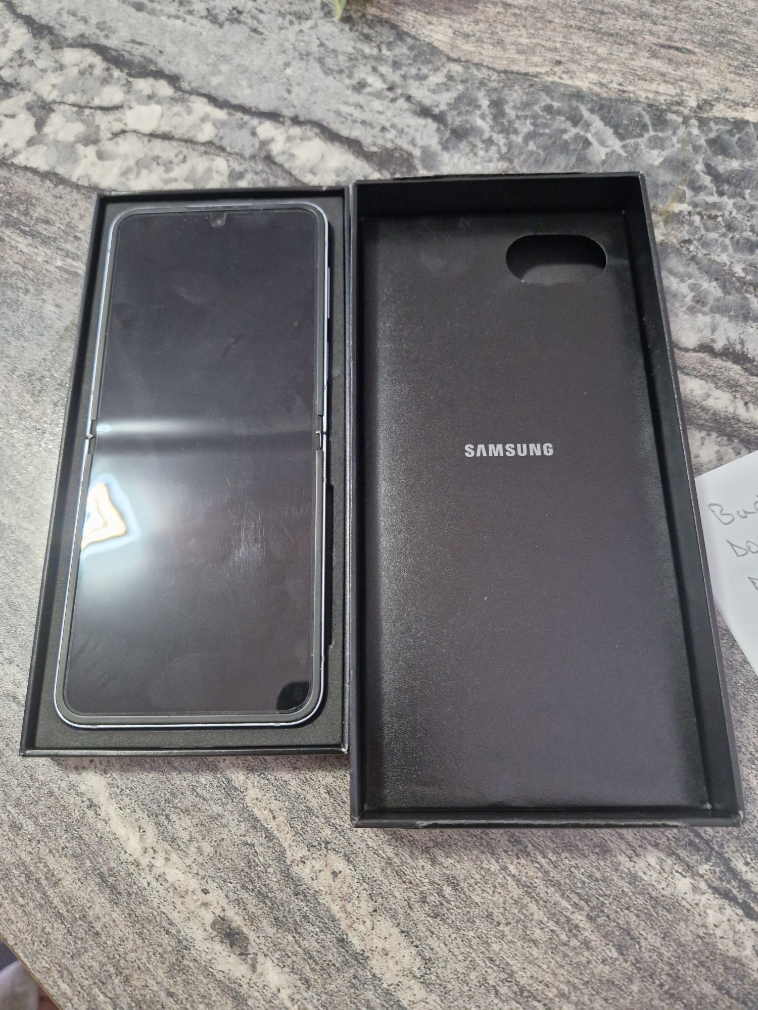 Samsung Galaxy Flip6