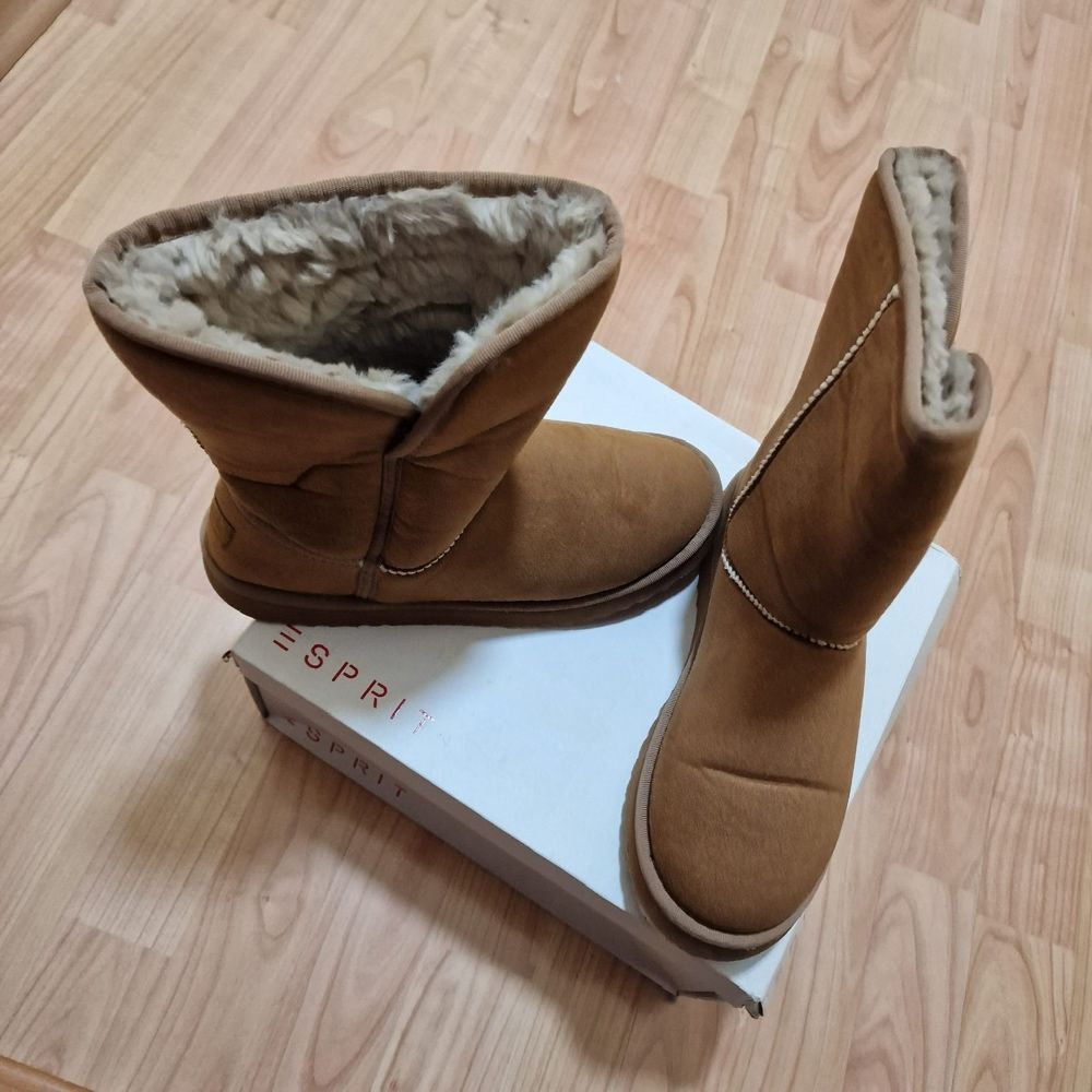 Cizme tip UGG Esprit