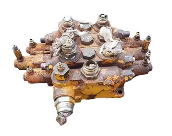 Distribuitor hidraulic Case 521E - Piese de schimb Case