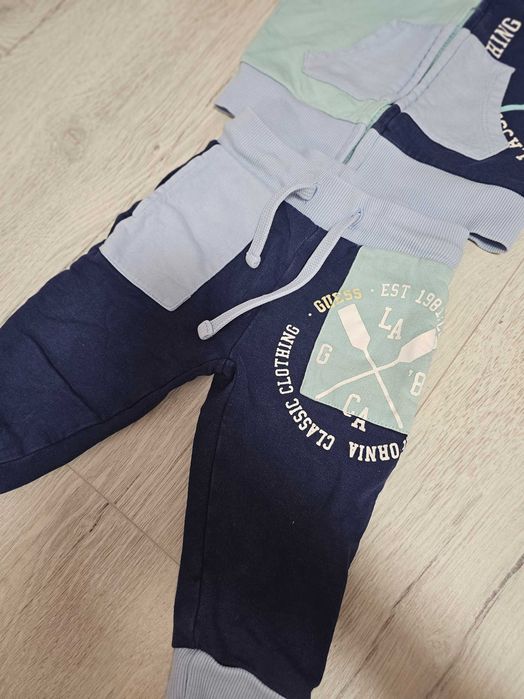 Бебешки памучен спортен екип Guess