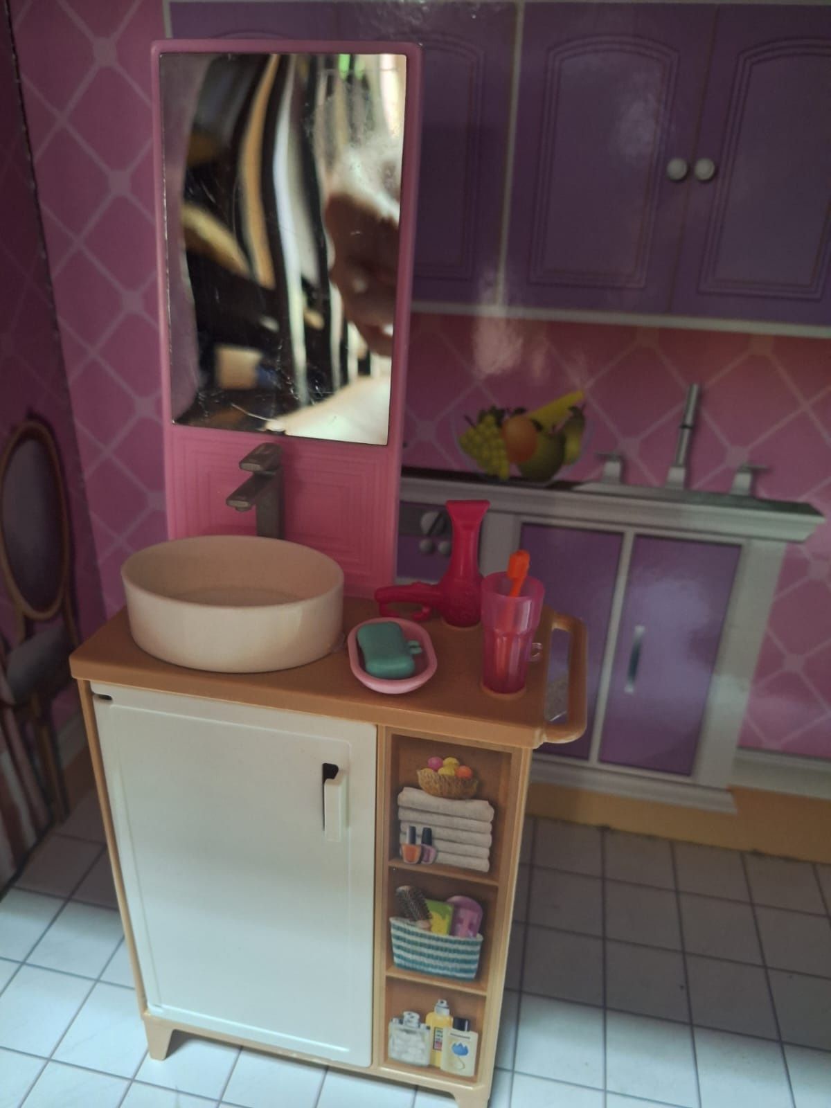 Vând casă de joacă pentru copii 160 cm cu accesorii Barbie.,