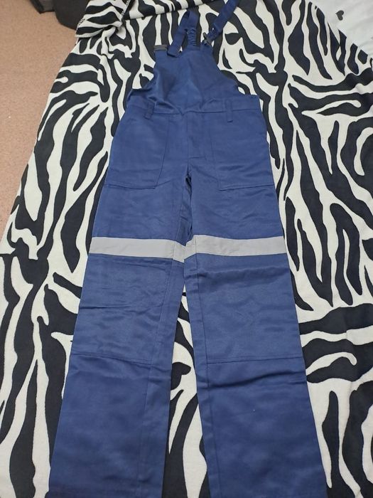 Продается Новые рабочие брюки с лямками