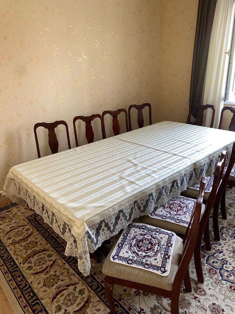 Стол со стульями