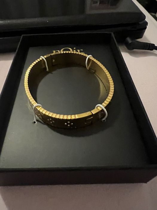 Позлатена гривна