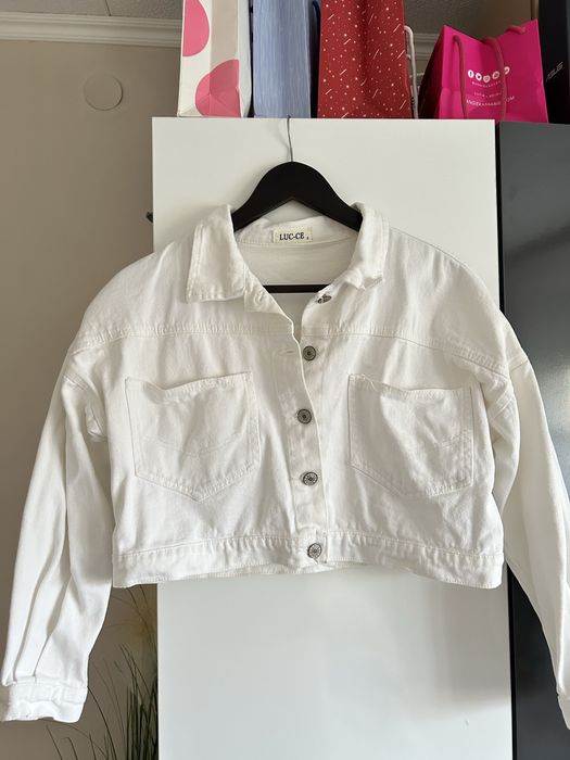 Бяло дънково яке