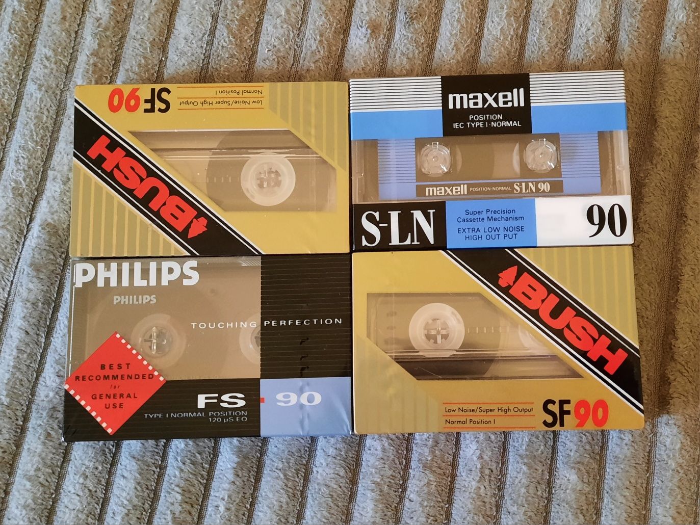 Lot 4 casete audio Maxell Philips Bush