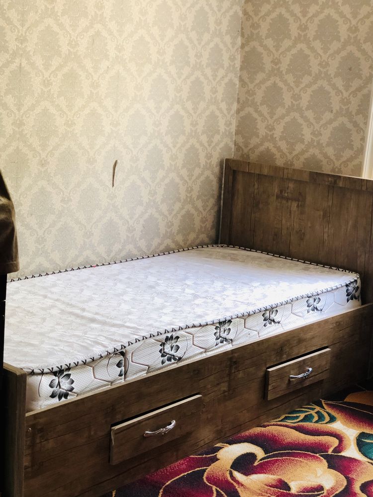 1 kishilik divan colati yaxshi